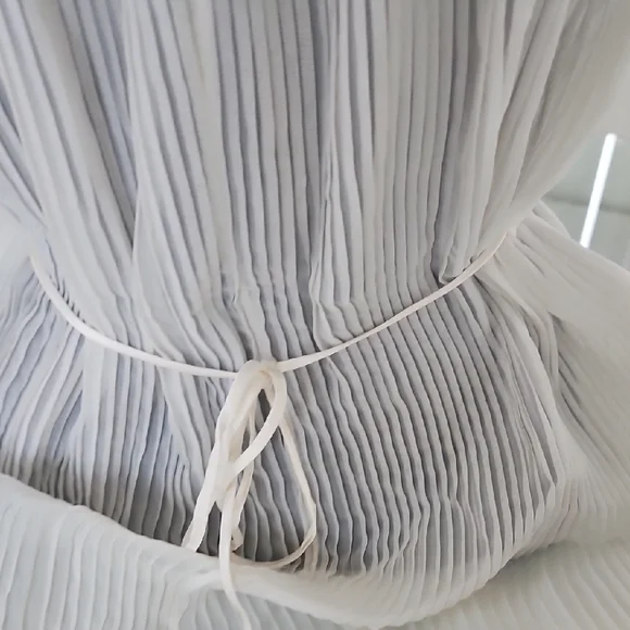 Elegant White Lace Night Gown - Picture 10 of 13